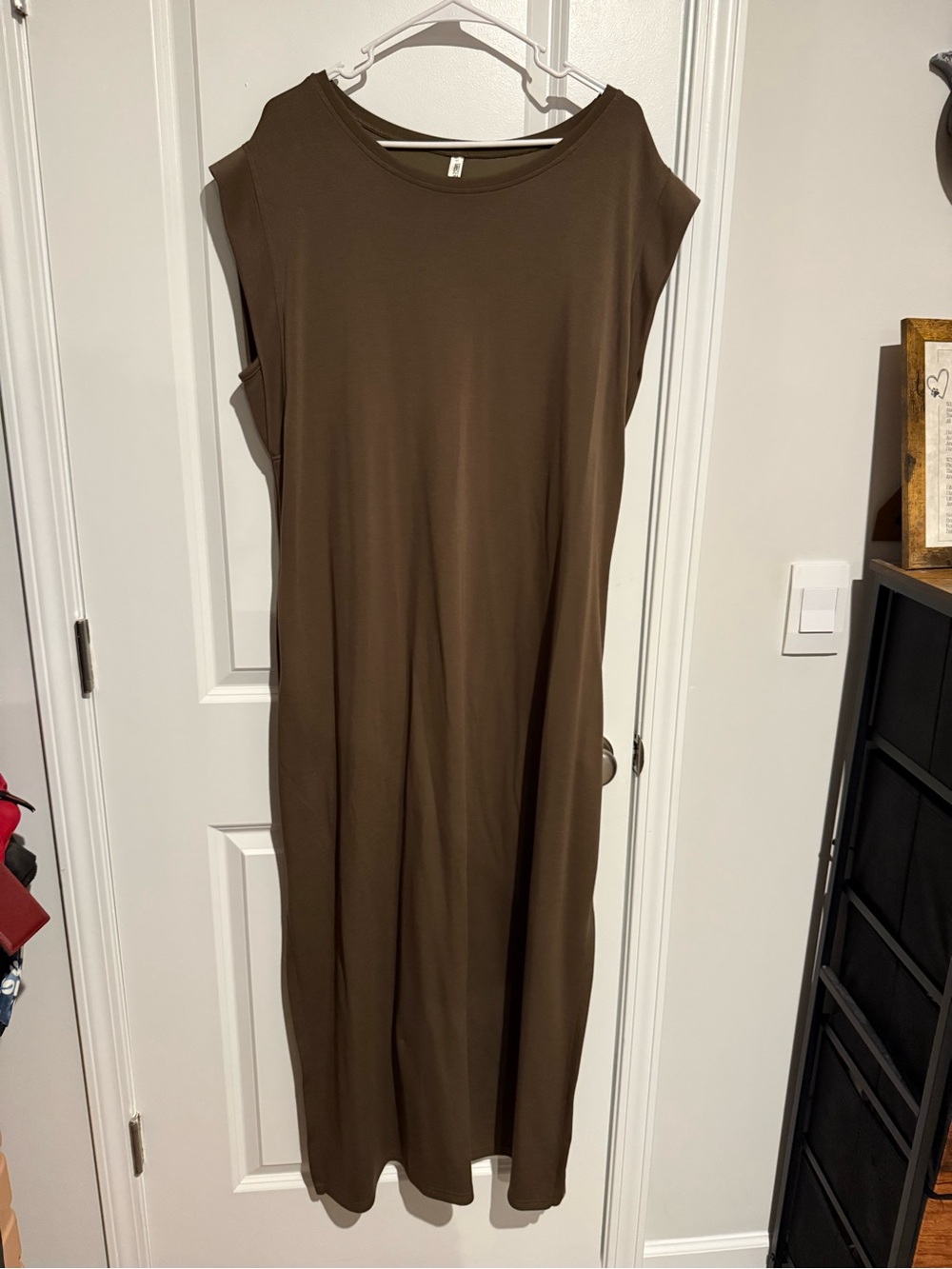 Effortless Sleeveless Midi Dress in Olive Green